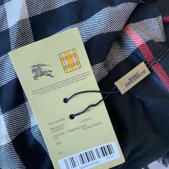 Burberry Scarf, Lightweight Check Wool Silk Scarf, Brand New with Tags in bag - Picture 5 of 8
